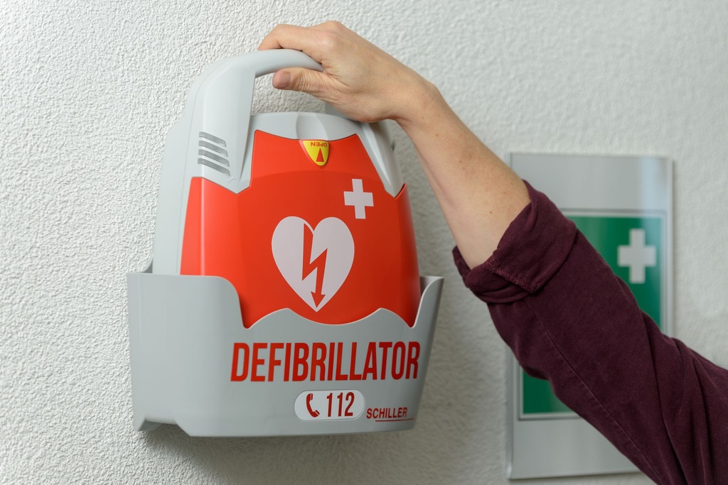 4-19611-01-SCHILLER-Defibrillator-Fred-PA1.jpg